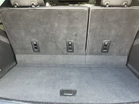 Used 2021 Cadillac Escalade Premium Luxury image 32