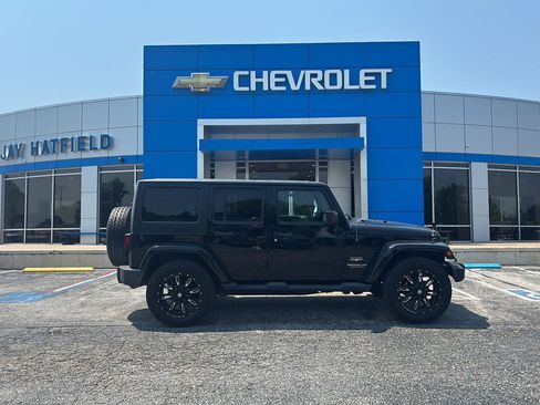 Used 2015 Jeep Wrangler Unlimited Sahara w/ Dual Top Group AWD/4WD image 1
