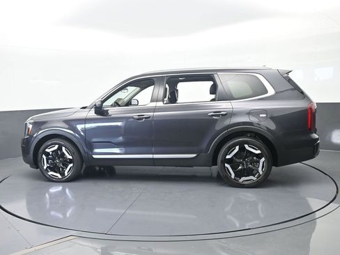 Used 2025 Kia Telluride S FWD image 3