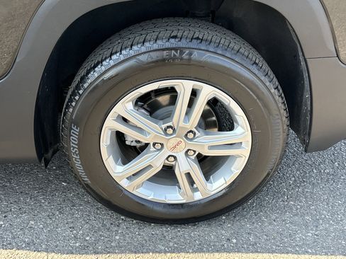 Used 2024 GMC Terrain SLE image 25