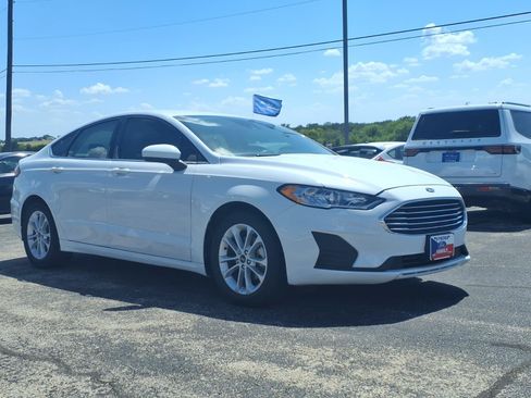 Certified 2020 Ford Fusion SE FWD image 2
