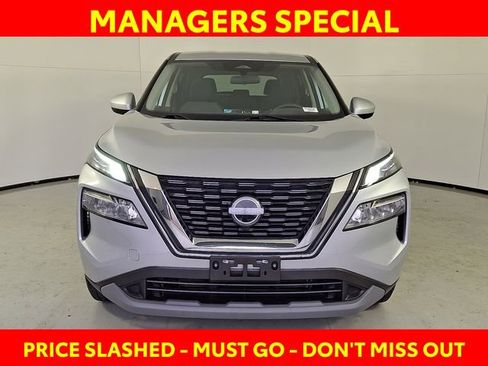 Used 2023 Nissan Rogue SV image 3