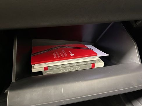 Certified 2024 Toyota Corolla Cross XLE w/ Convenience Package image 24