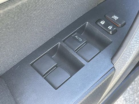 Used 2018 Toyota Corolla L image 18