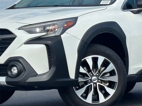 Used 2025 Subaru Outback Limited image 2
