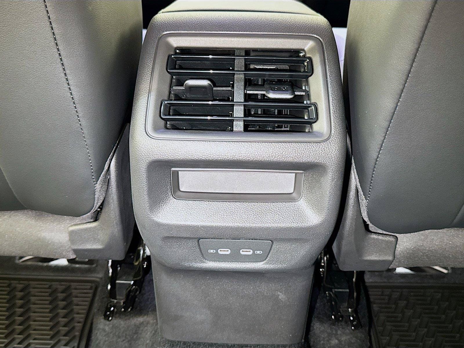 New 2026 Volkswagen Tiguan SE R-Line FWD image 13