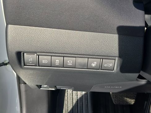 Used 2024 Toyota Venza Limited image 27