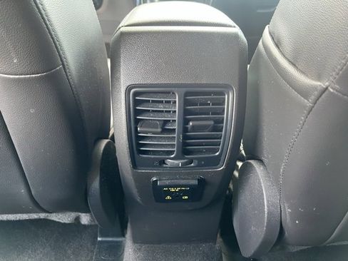 Used 2017 Ford Escape Titanium image 33