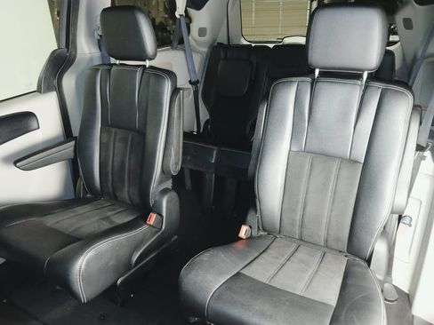 Used 2019 Dodge Grand Caravan SXT FWD image 13