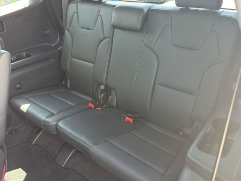 Used 2024 Kia Telluride EX w/ EX Captain's Chair Package FWD image 16