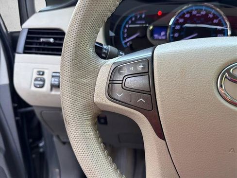 Used 2011 Toyota Sienna XLE w/ Premium Pkg FWD image 15