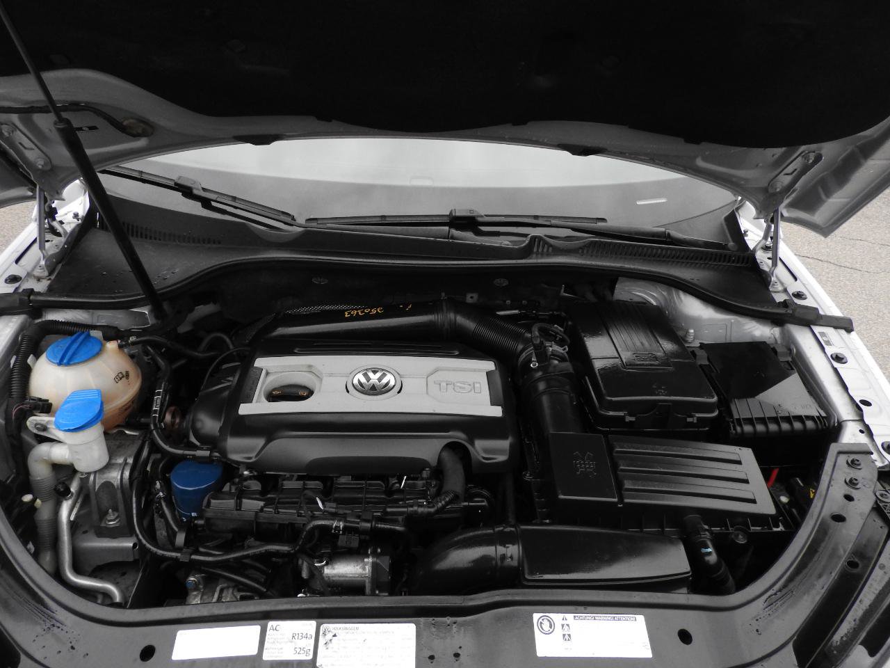 Used 2013 Volkswagen Eos FWD image 17