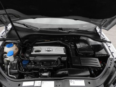 Used 2013 Volkswagen Eos FWD image 17
