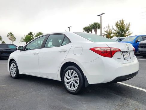 Used 2018 Toyota Corolla LE image 3