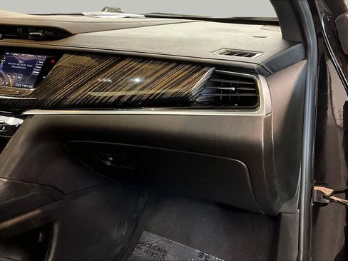Used 2024 Cadillac XT6 Premium Luxury FWD image 19