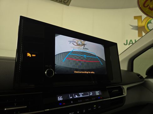 Used 2025 Toyota Sienna LE w/ LE Plus Package FWD image 21
