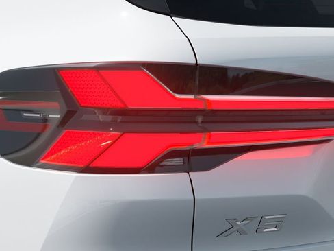 New 2026 BMW X5 sDrive40i w/ M Sport Package RWD image 8