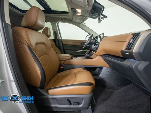 Used 2022 Nissan Pathfinder Platinum AWD/4WD image 43