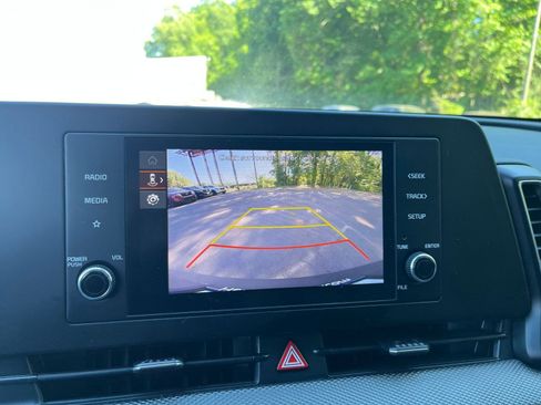 Used 2025 Kia Sportage LX image 23