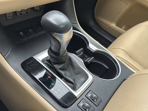 Used 2019 Toyota Highlander XLE FWD image 26