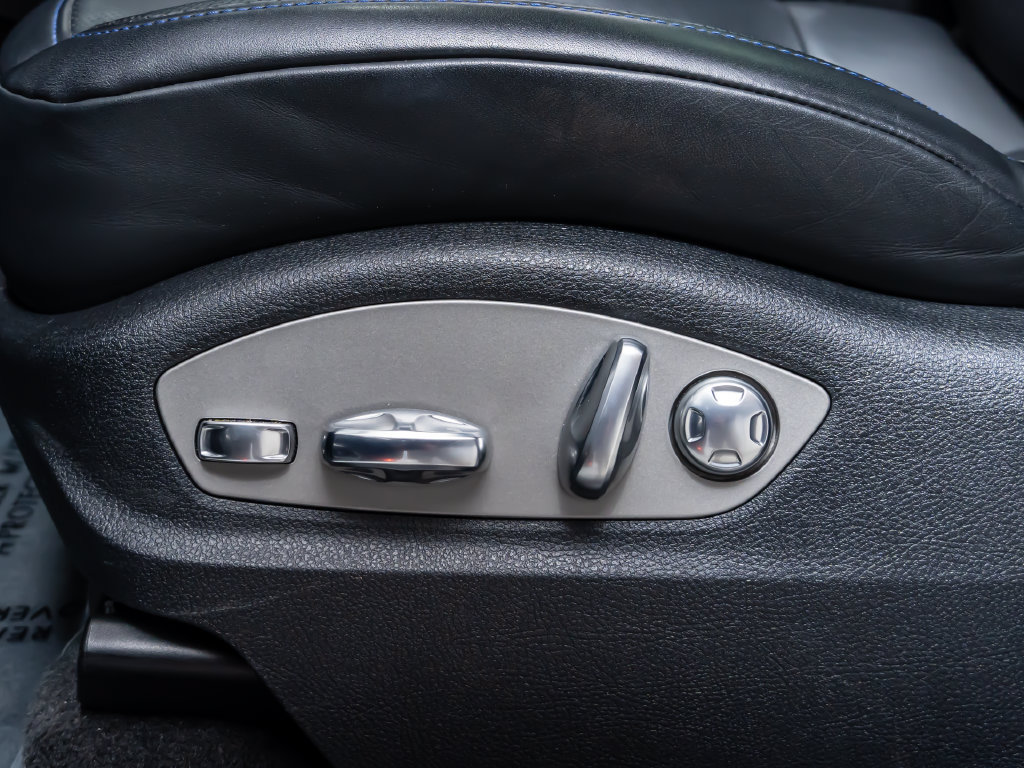 Used 2023 Porsche Macan AWD/4WD image 25