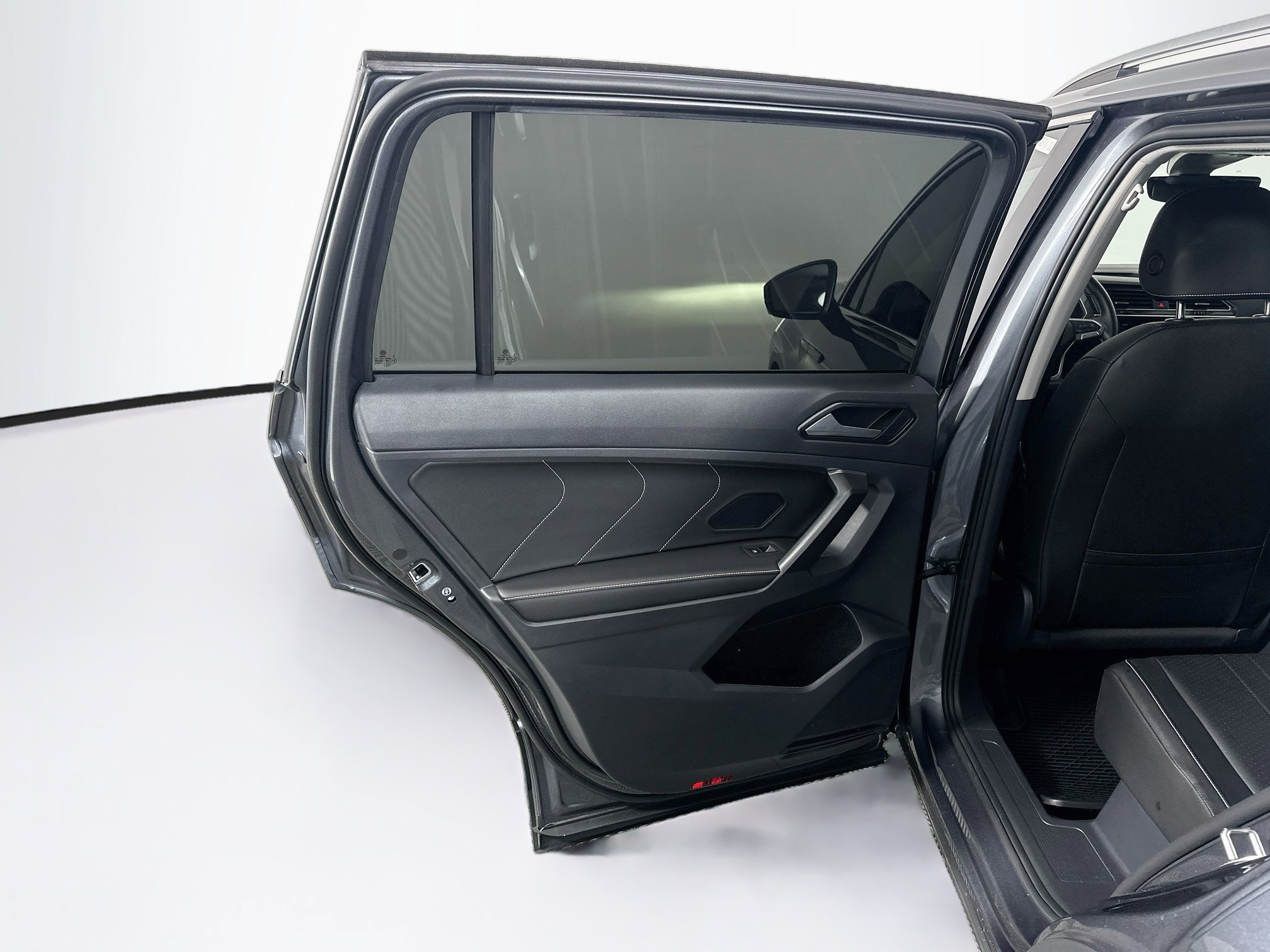Used 2023 Volkswagen Tiguan SE FWD image 27