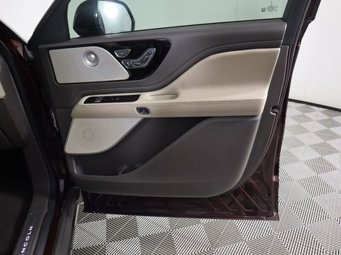 Used 2020 Lincoln Aviator Reserve w/ Equipment Group 202A image 27