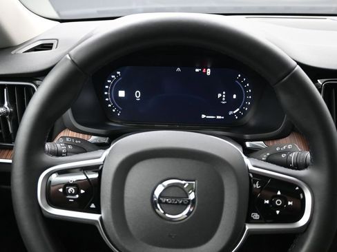 Used 2025 Volvo V60 B5 Cross Country Plus AWD/4WD image 11