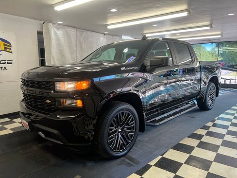 Used 2019 Chevrolet Silverado 1500 Custom w/ Custom Value Package AWD/4WD image 4