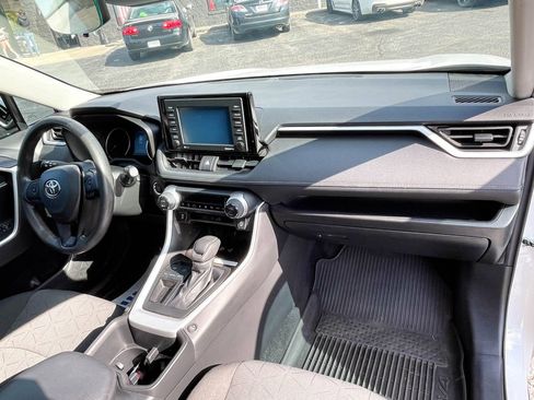 Used 2022 Toyota RAV4 XLE w/ Convenience Package image 9