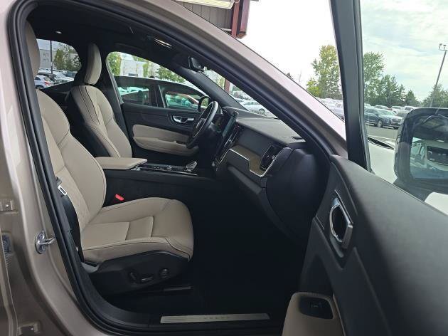 Used 2026 Volvo XC60 B5 Plus AWD/4WD image 12