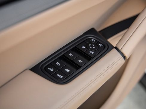 Certified 2026 Porsche Cayenne Coupe AWD/4WD image 21