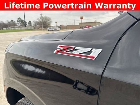 Used 2025 Chevrolet Suburban Z71 image 10