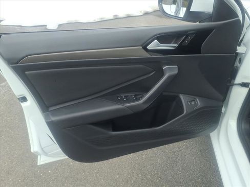 Used 2019 Volkswagen Jetta SEL Premium image 18