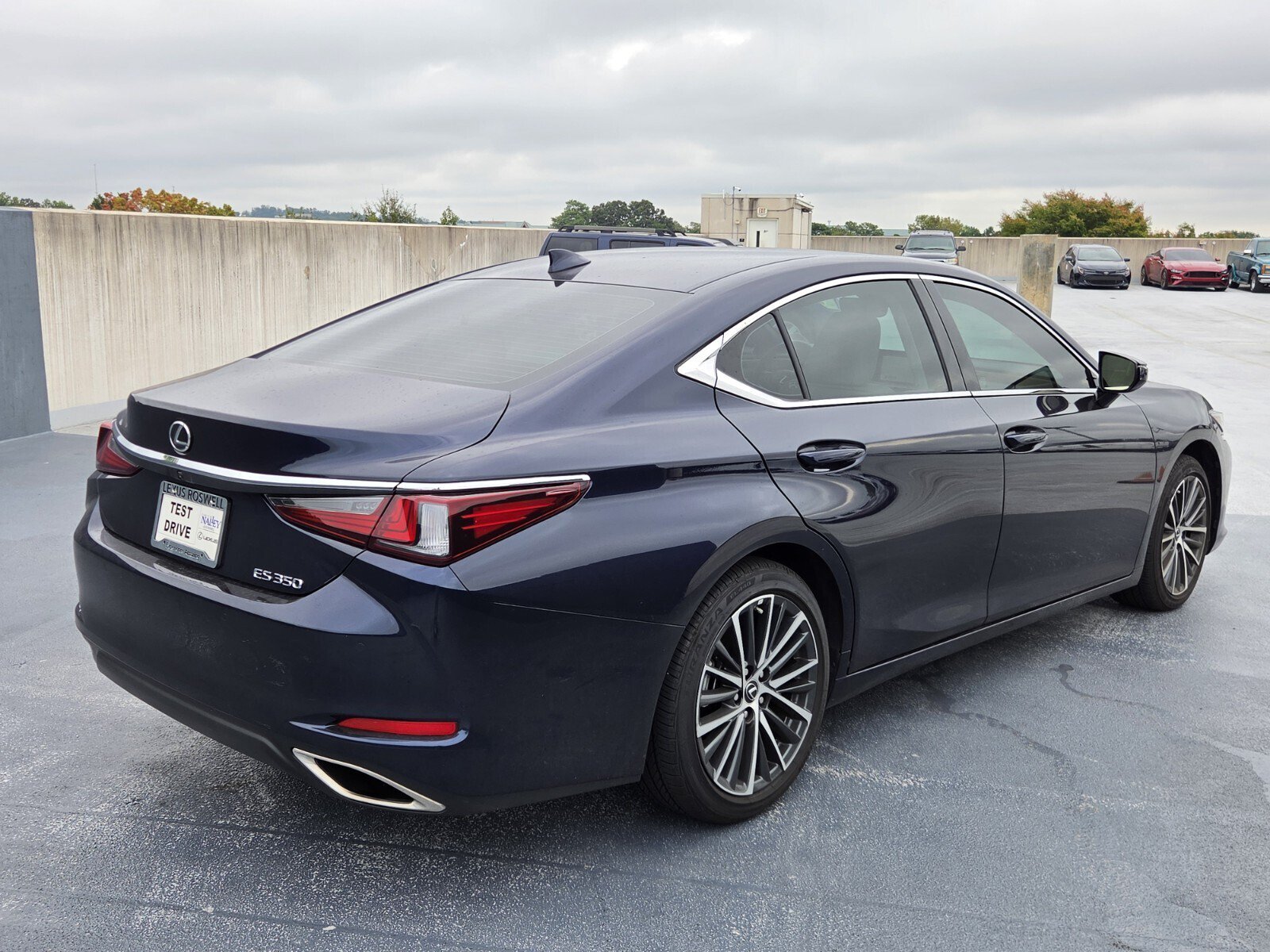 Used 2025 Lexus ES 350 w/ Premium Package FWD image 5