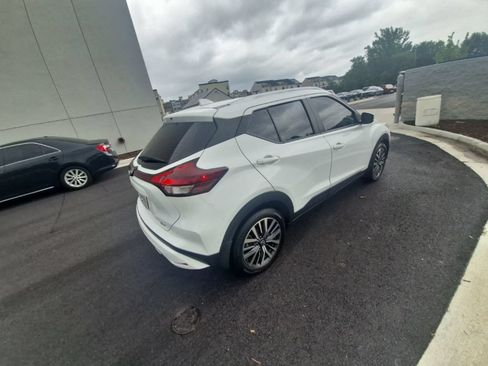 Used 2022 Nissan Kicks SV FWD image 4