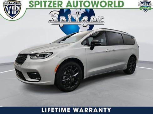 New 2026 Chrysler Pacifica Limited w/ S Appearance Package image 1