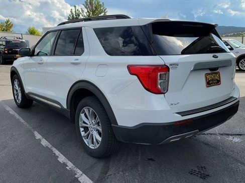 Used 2022 Ford Explorer XLT w/ Equipment Group 202A image 7