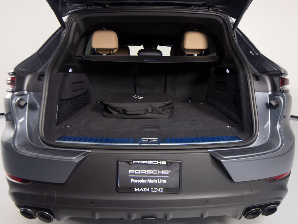 Certified 2026 Porsche Cayenne E-Hybrid AWD/4WD image 38