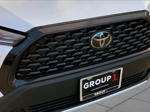 Used 2022 Toyota Corolla Cross LE FWD image 29