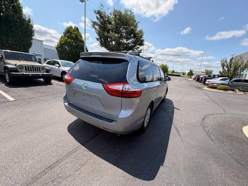 Used 2015 Toyota Sienna XLE Premium FWD image 5