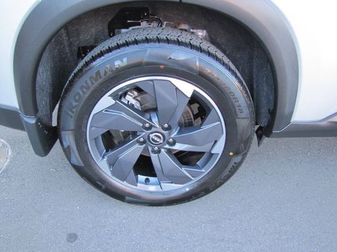 Used 2024 Nissan Rogue SV FWD image 29