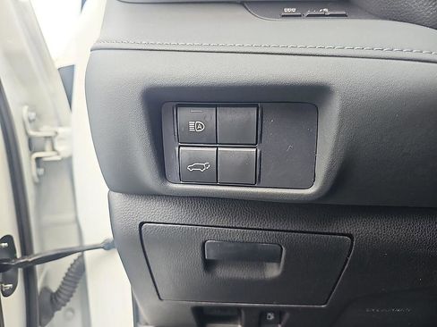 Used 2021 Toyota Highlander XLE AWD/4WD image 15