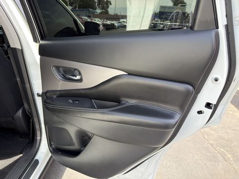 Used 2021 Nissan Murano SV FWD image 13