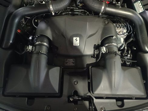 Used 2018 Ferrari California T RWD image 41