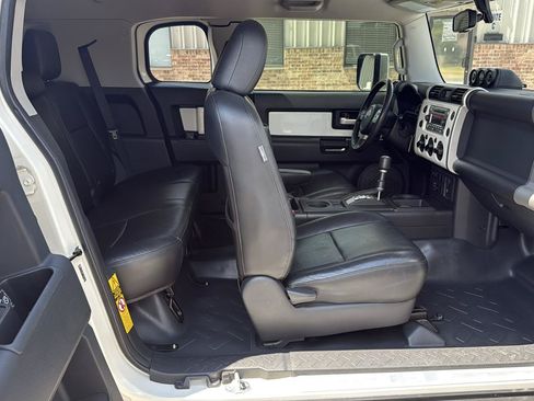 Used 2012 Toyota FJ Cruiser 2WD w/ Upgrade Pkg image 45
