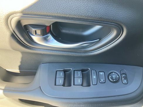 Certified 2023 Honda HR-V LX image 35