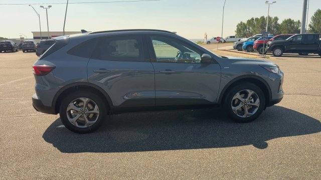 Used 2025 Ford Escape ST-Line w/ Tech Pack #1 AWD/4WD image 9