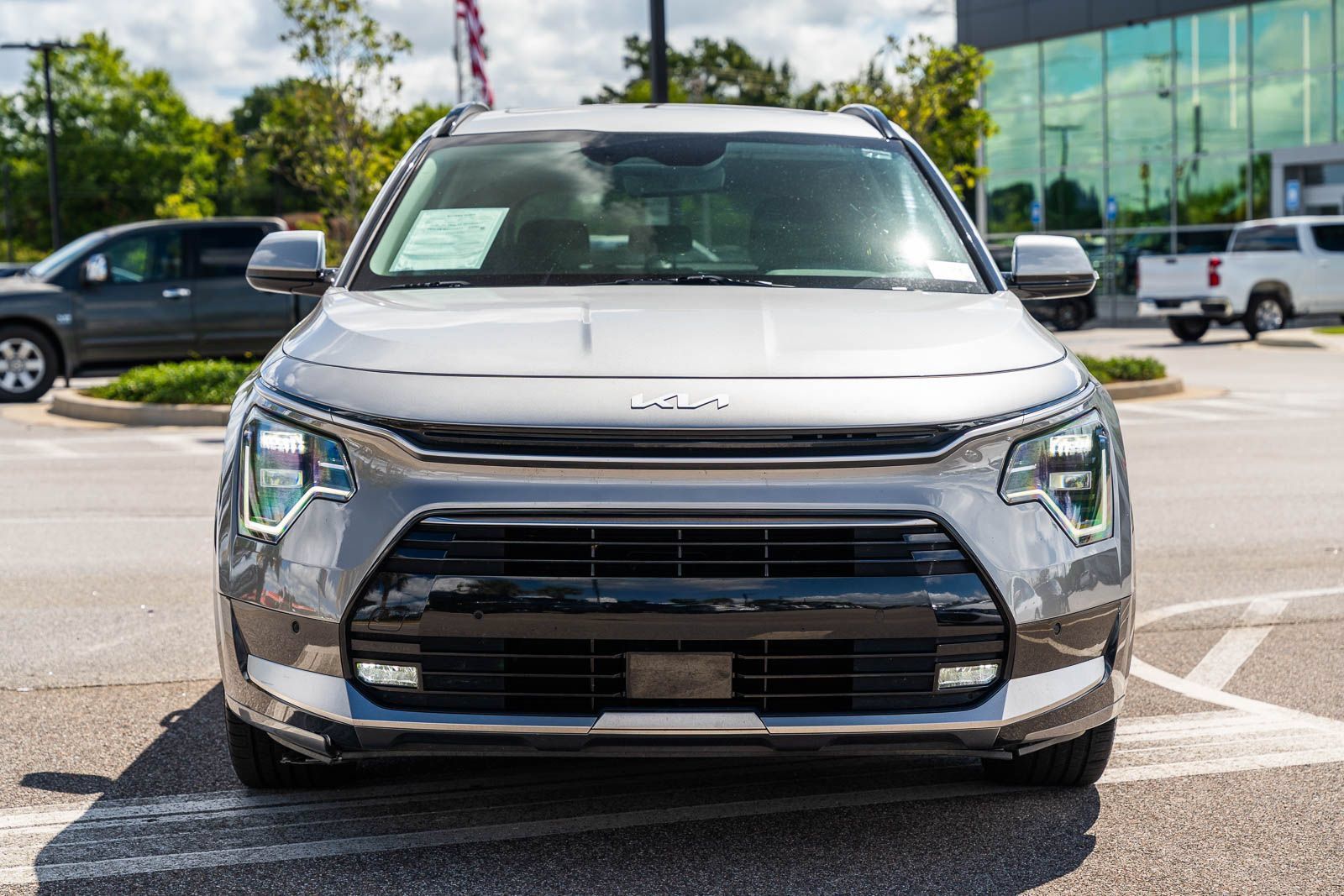 Used 2023 Kia Niro SX Touring FWD image 2