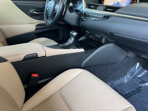 Used 2019 Lexus ES 350 w/ Premium Package image 18